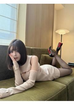 Good looking girl first love girlfriend experience